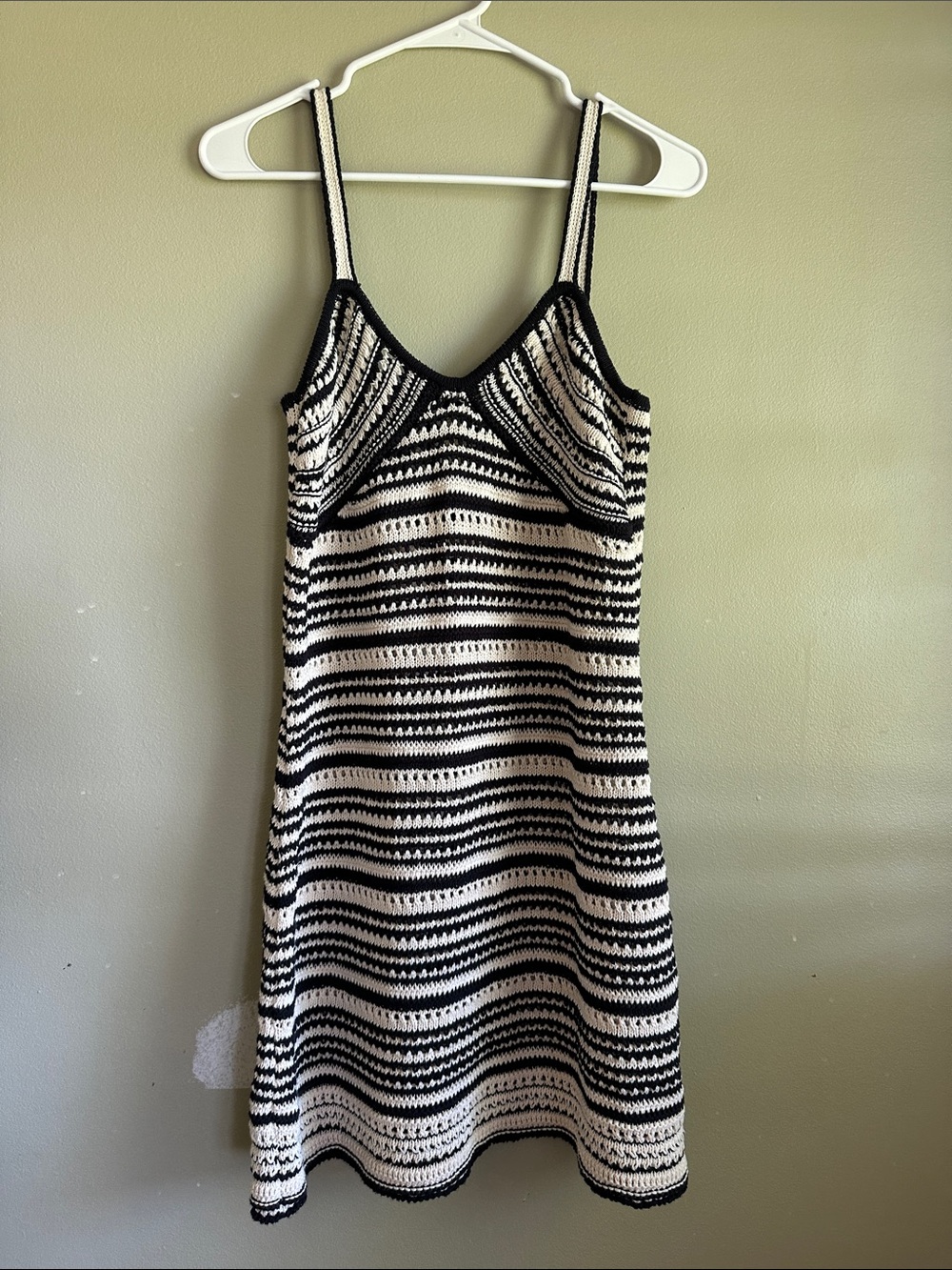 Zara Black and White Crochet Top with Scoop Neck - Picture 2 of 4